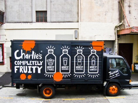 Negro, naranja, gris