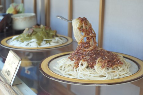 Reproducciones en plástico de platos de comida... así es mucho más fácil pedir y, ademas, en Japón, lo que ves en esos platos es justo lo que te traerán 