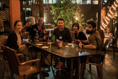 Aunque desenfocada (por la falta de luz no por la bebida...) vale para ilustrar el fiestón...