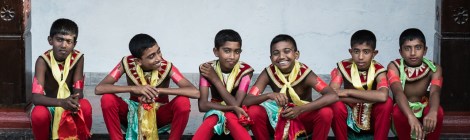 Niños del Esala Perahera