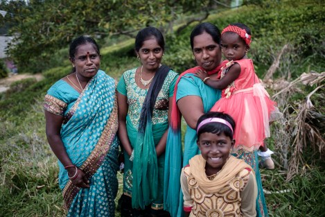 Señoras en una aldea de Sri Lanka