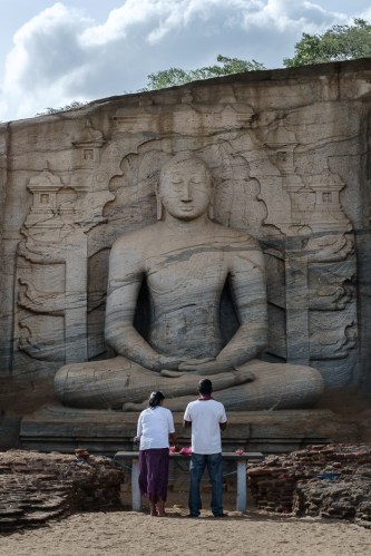 Rezando en Polonnaruwa
