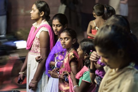 Niña en una procesión Thaipusam